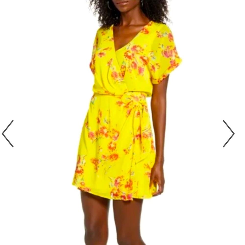 All In Favor Simone Floral Wrap Mini Dress - Sz Small